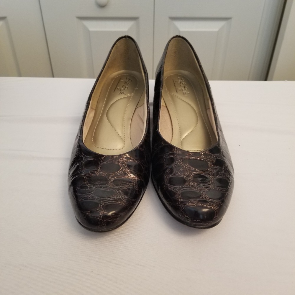 Soft Style Hush Puppies Brown Croc Embossed Patent Round Toe Pumps Heel Size 10M